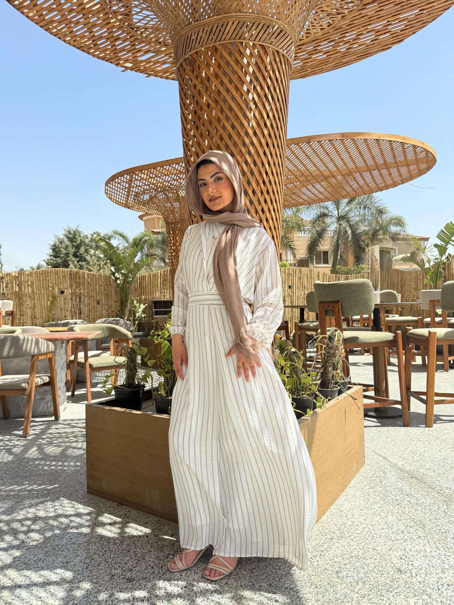 Flow Dress in beige