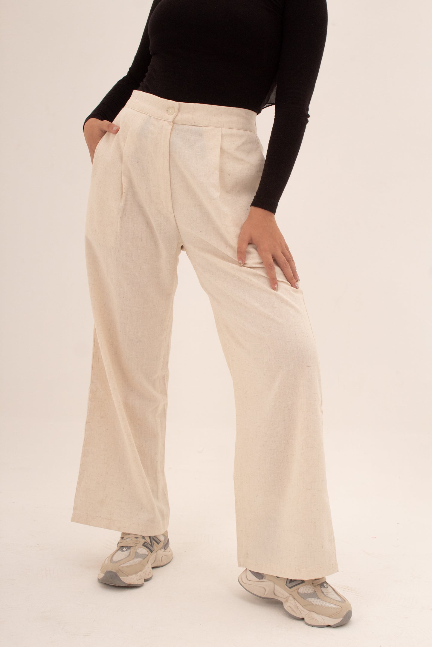 Linen pants in beige