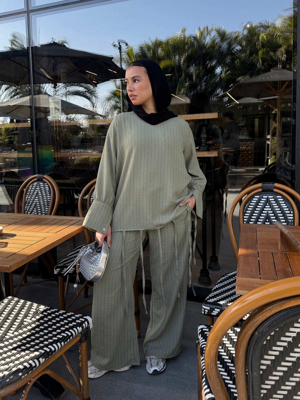 Fringes set in olive